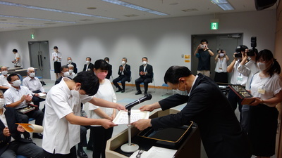 島根小学校・島根中学校さまへ授与１