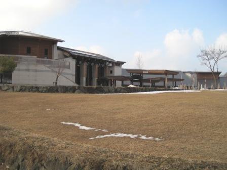 （写真）芝生の上の雪もとけました