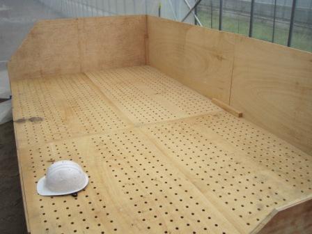 （写真）木質チップ乾燥用の台