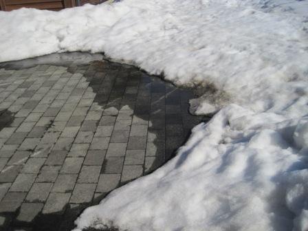 （写真）雪溶け水