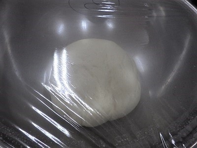発酵して2倍の大きさに膨らんだ生地の画像