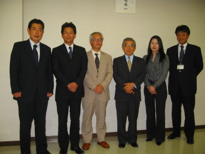 懇談会出席者との記念撮影 懇談会出席者との記念撮影