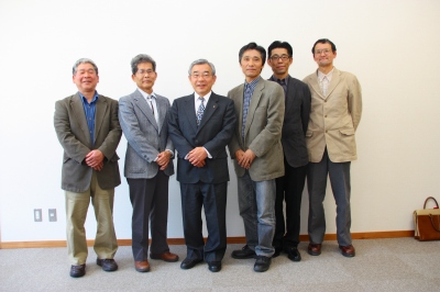 懇談参加者の皆さんと 懇談参加者の皆さんと