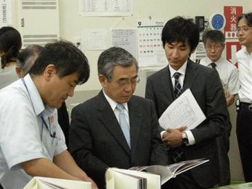 工場内視察の様子 工場内視察の様子その1