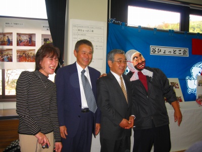 ひょっとこ踊りの方と記念撮影 ひょっとこ踊りの方と記念撮影