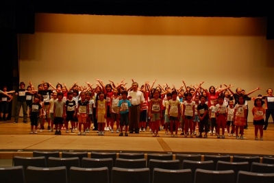 出演する子どもたちと 出演する子どもたちと