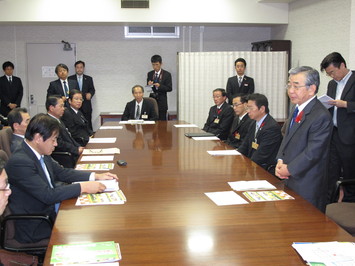 協定締結式の様子