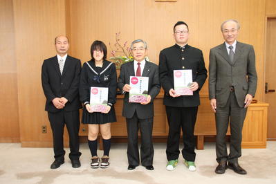 矢上高校生徒、教員の方々と記念撮影