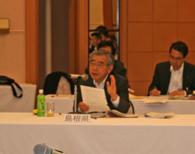 中国知事会議で発言をする知事