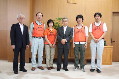 隊員の皆さんと一緒に記念撮影