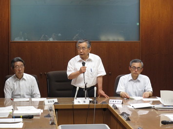 開会にあたりあいさつする知事の写真その2