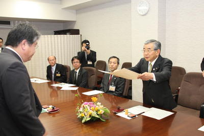 立地計画書を交付する知事