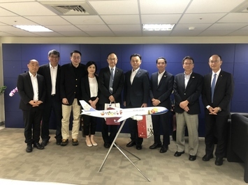 セールス先での集合写真