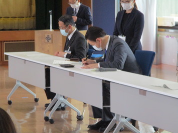 調印式のようす