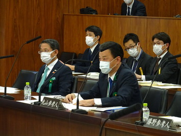 参考人として出席