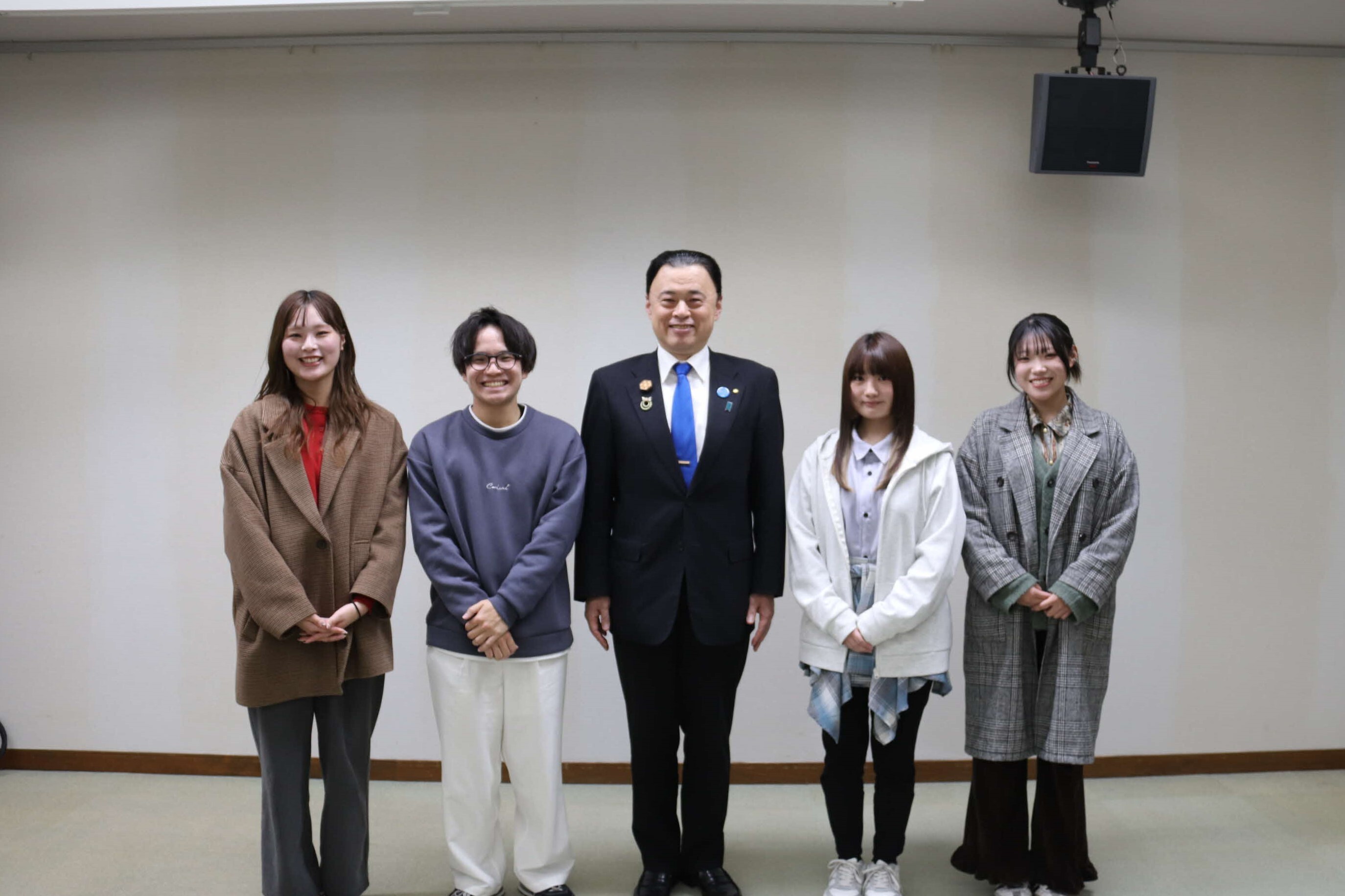 懇談に参加された学生の皆さんと