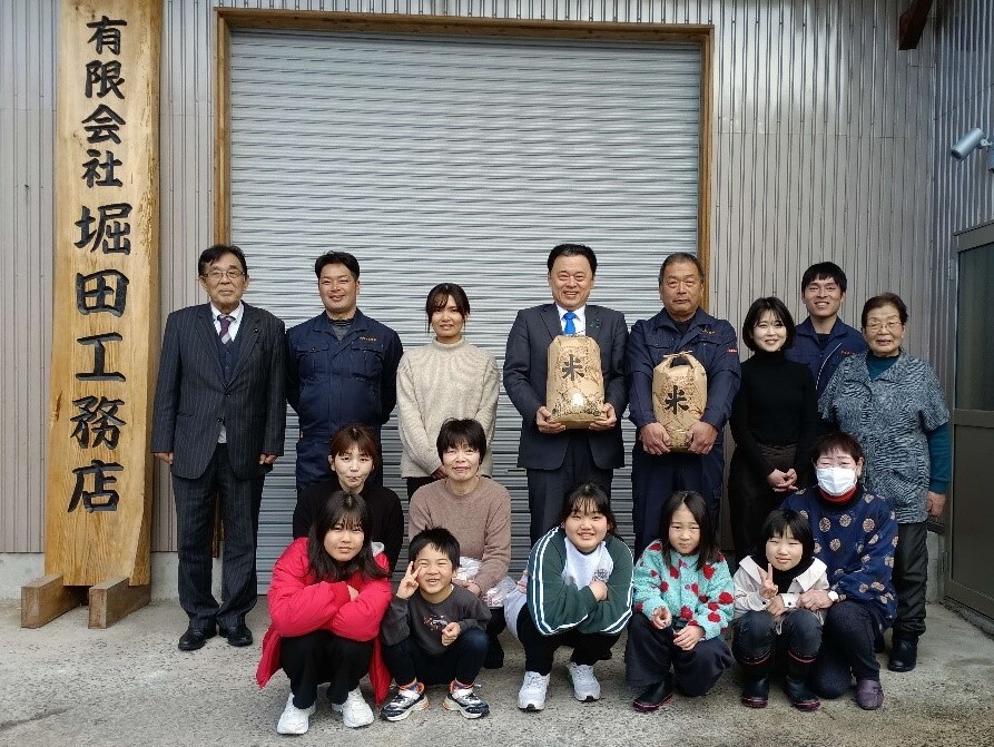 有限会社堀田工務店の皆さんと