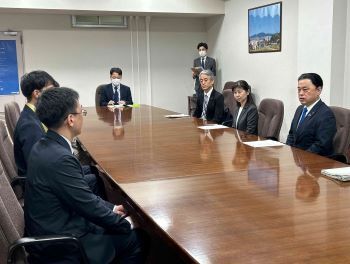 知事による激励のようす