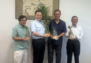 出西しょうが生産者協議会の皆さんと