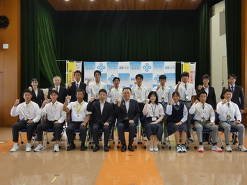 出席者全員でポーズ