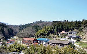 廃校を改修した交流拠点の写真