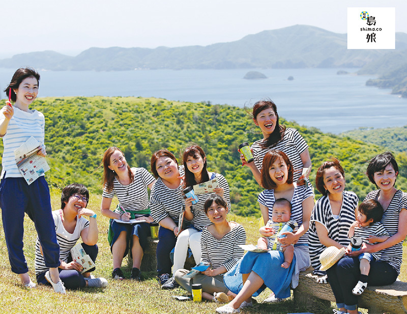 女性の視点で隠岐の魅力を発信するロマンティック愛ランド実行委員会のメンバーの写真