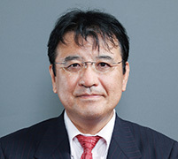 尾村利成(おむらとしなり)の写真