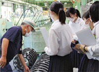 職場見学の様子