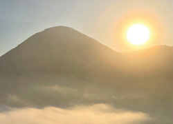 雲海と朝日の写真