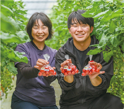 渡邊智美さんと山根康希さんの写真