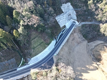 ドローンによる空撮写真（弥栄側）