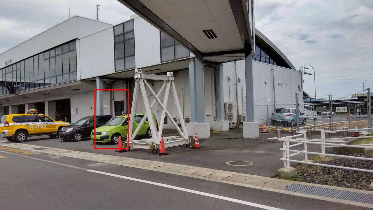 細い赤四角