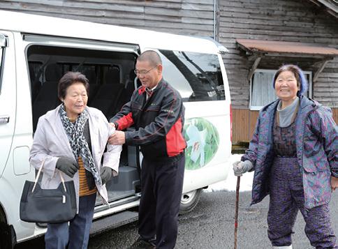 輸送車両