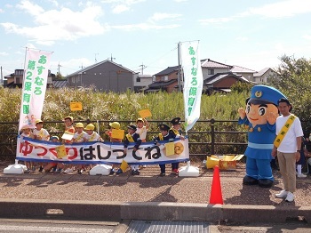 園児が声掛けを行う様子