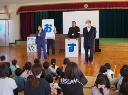 防犯教室、「いかのおすし」の説明。２