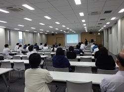 生安課長が講演をしている様子２
