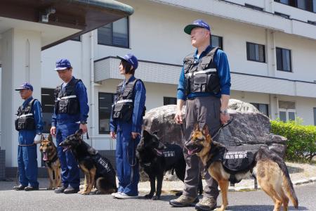 嘱託警察犬と指導手