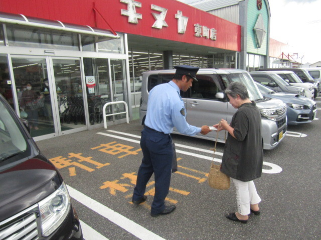 チラシ配布時の様子２