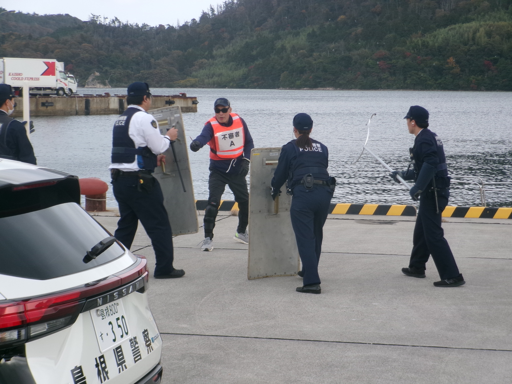 警察・税関合同不審事案対応訓練１